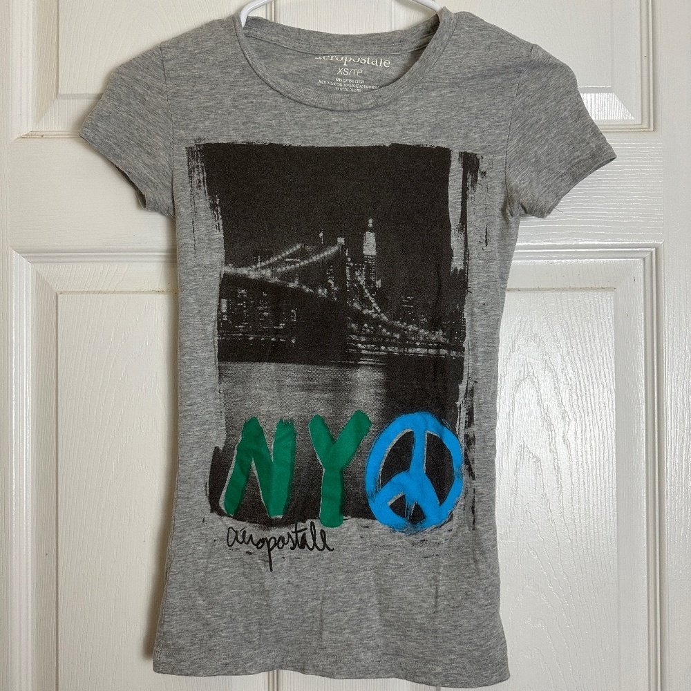 ! Aeropostale Y2K Kidcore Vintage Gray New York Peace Short Sleeve Shirt Size XS